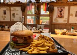 Inzell-Saloon Burger und Pommes