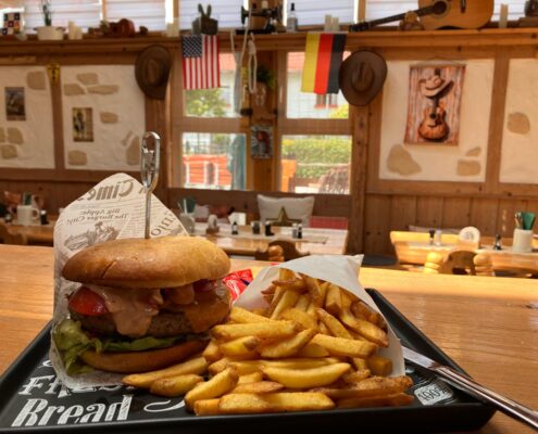 Inzell-Saloon Burger und Pommes