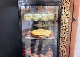 Inzell-Saloon Cake Station